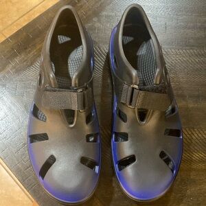 OOFOS men’s sandals